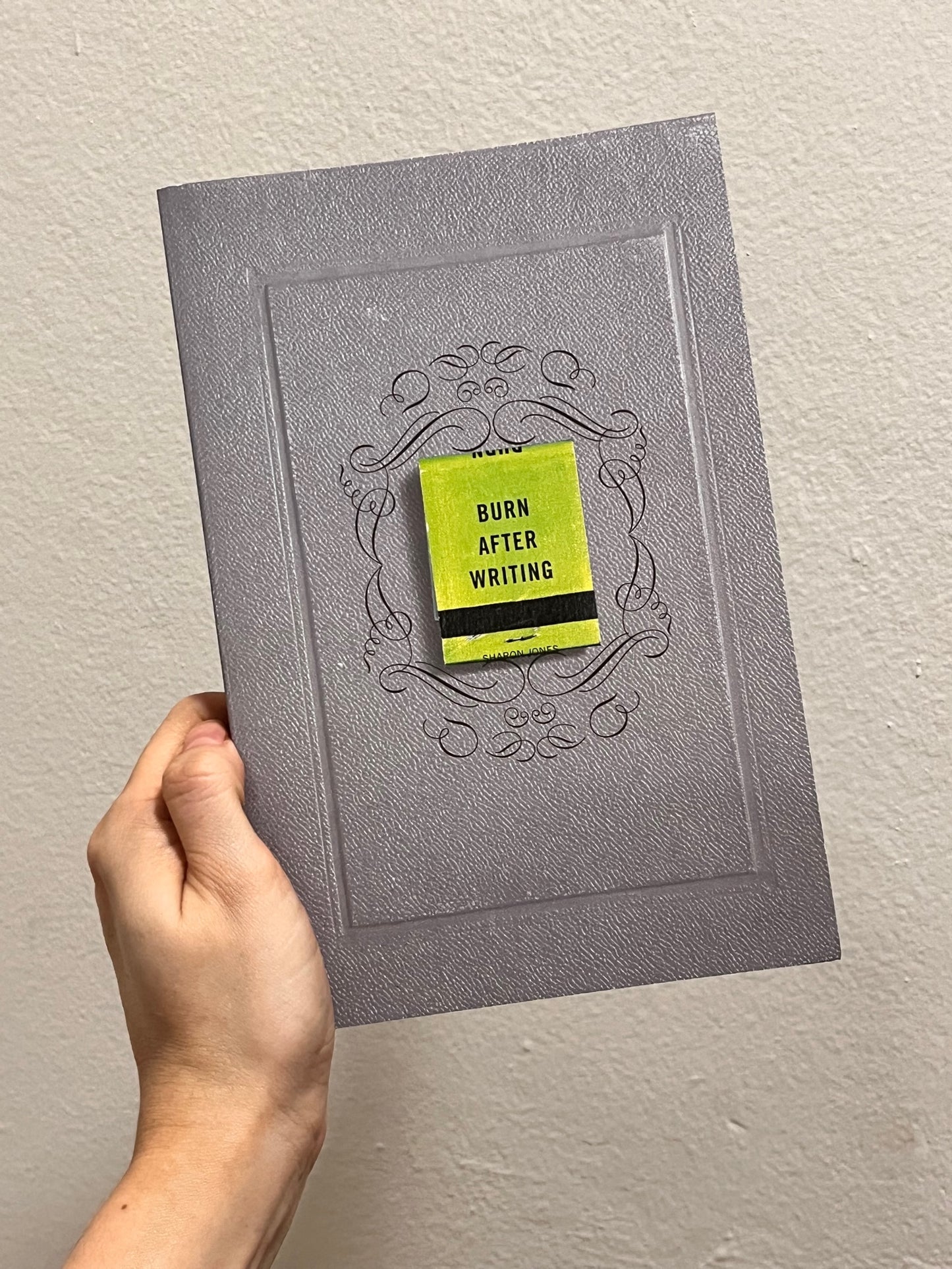 Libro Burn After Writing